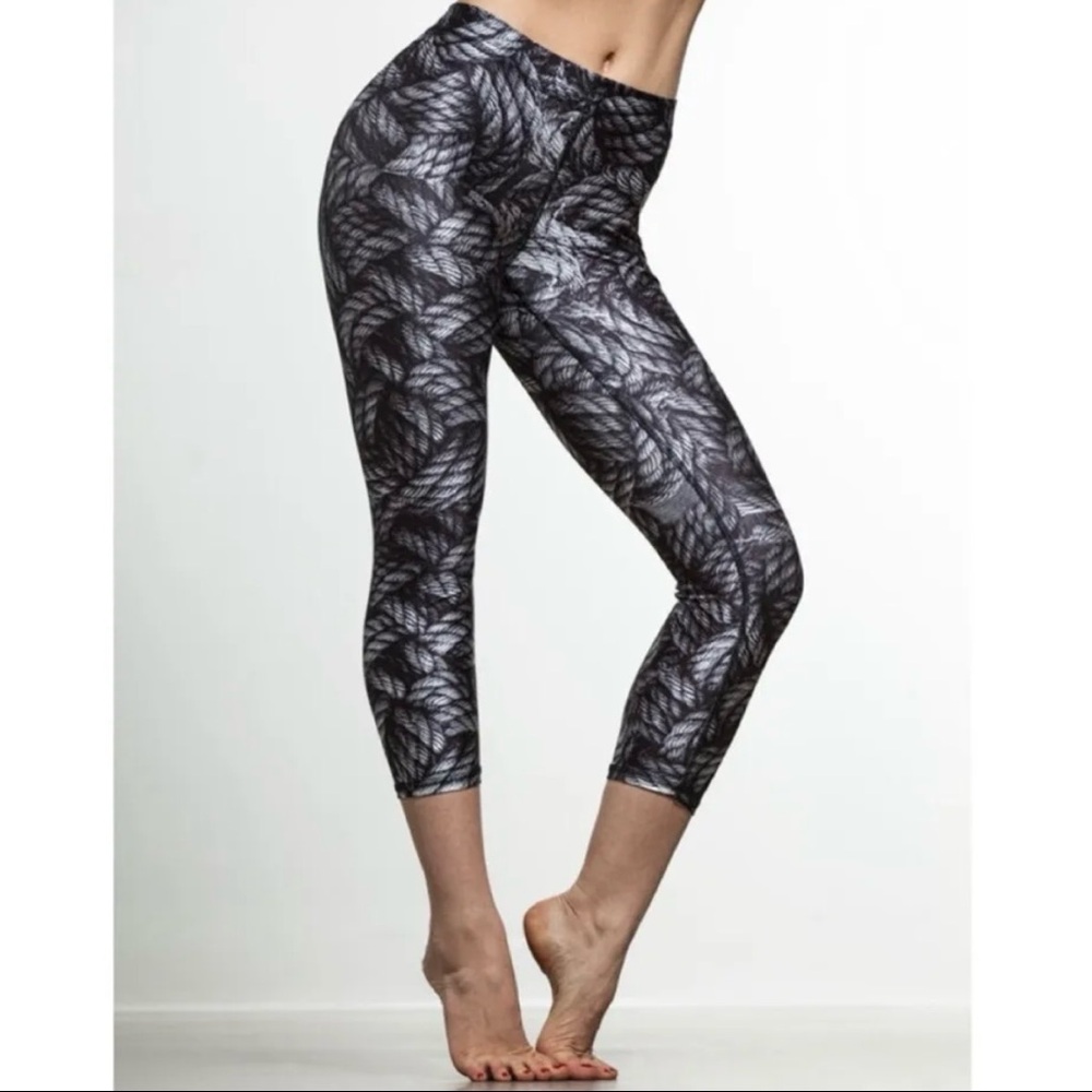 Zara Terez Capri Leggings Ropes Size Small